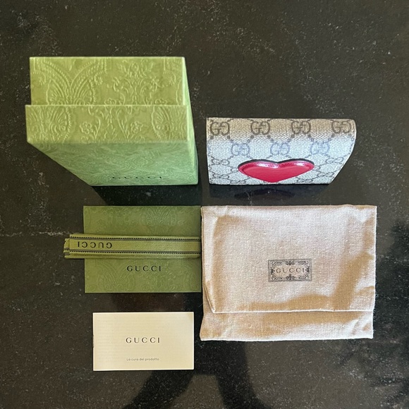 GUCCI GG Supreme Heart Motif Compact Bifold Wallet (Coated Canvas) - Picture 2 of 15